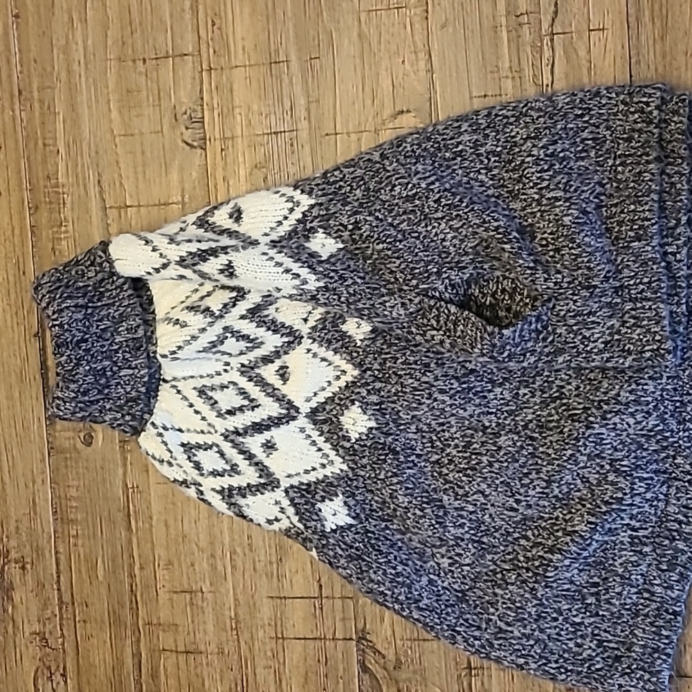Girls sweater cape
